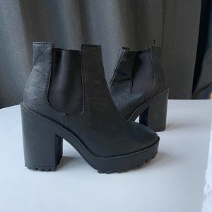 Divided Heeled Booties - Size 5
